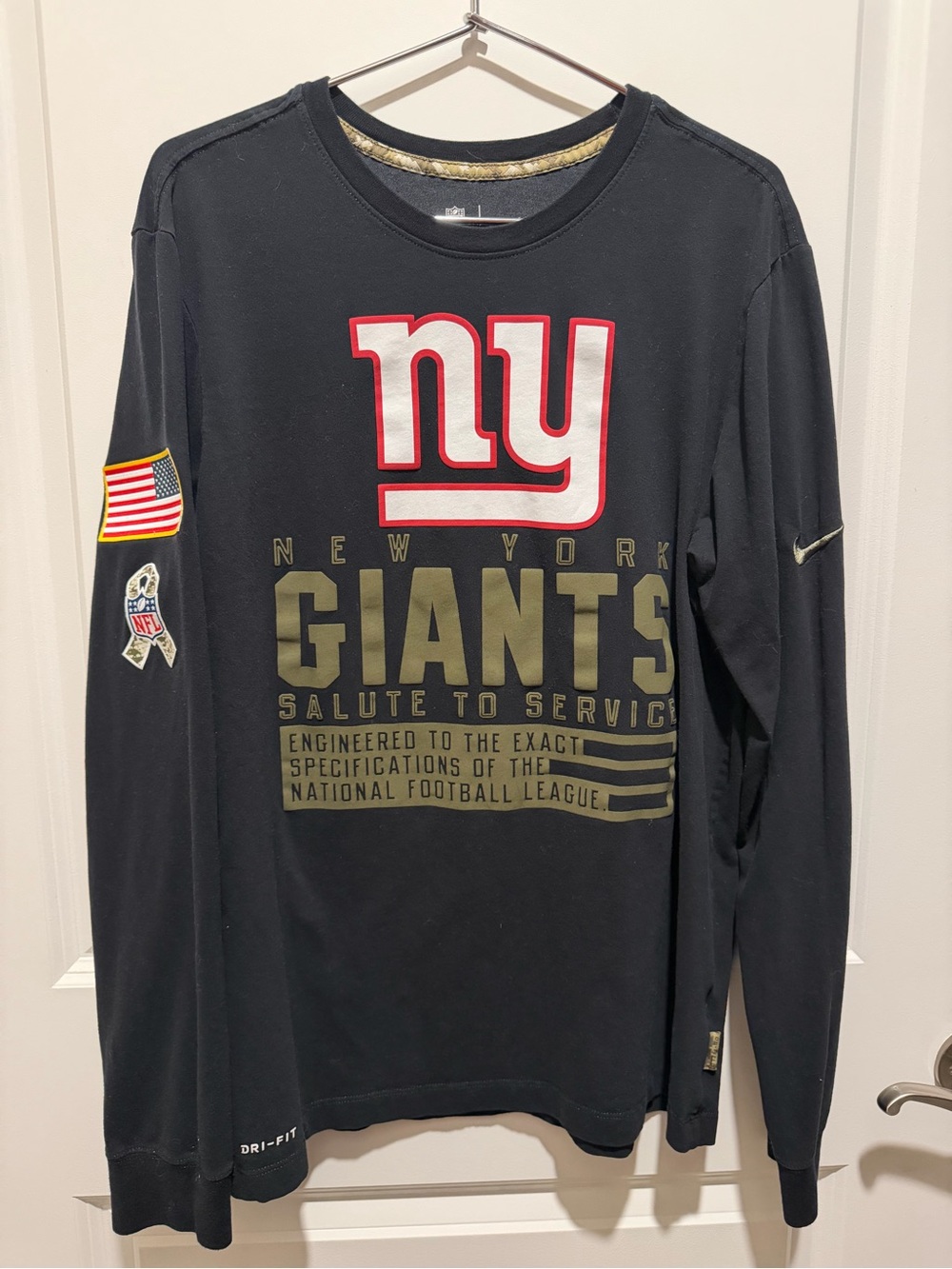 Men’s Nike “NY Giants” Salute to Service Long Sleeve